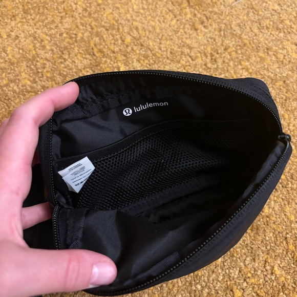 Lululemon Mini Belt Bag - Black (0.7L) - Picture 3 of 3